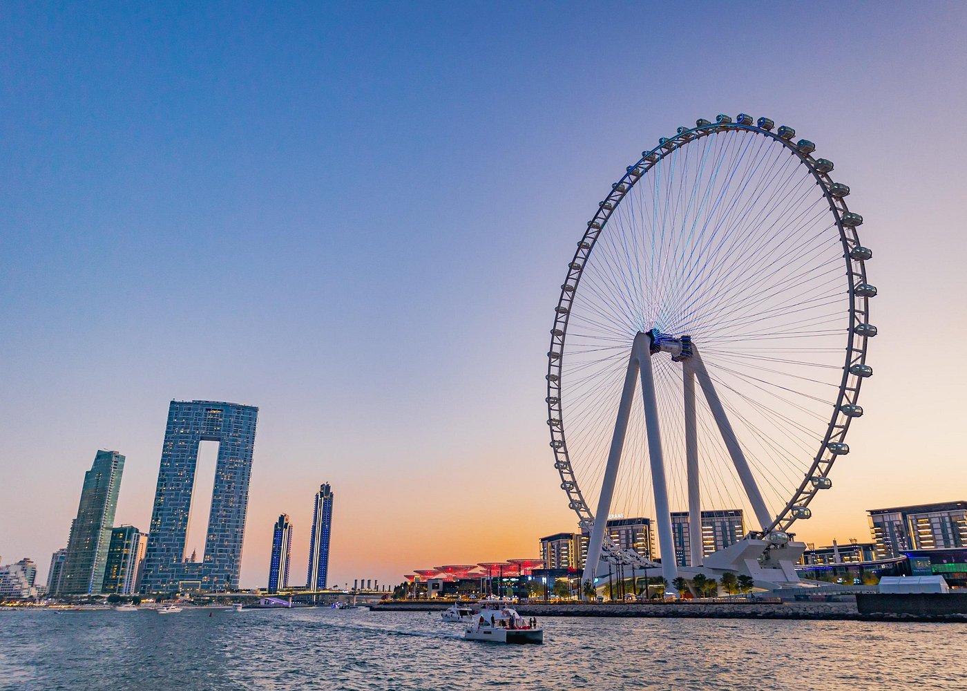 Excursão fretada em iate a motor de luxo